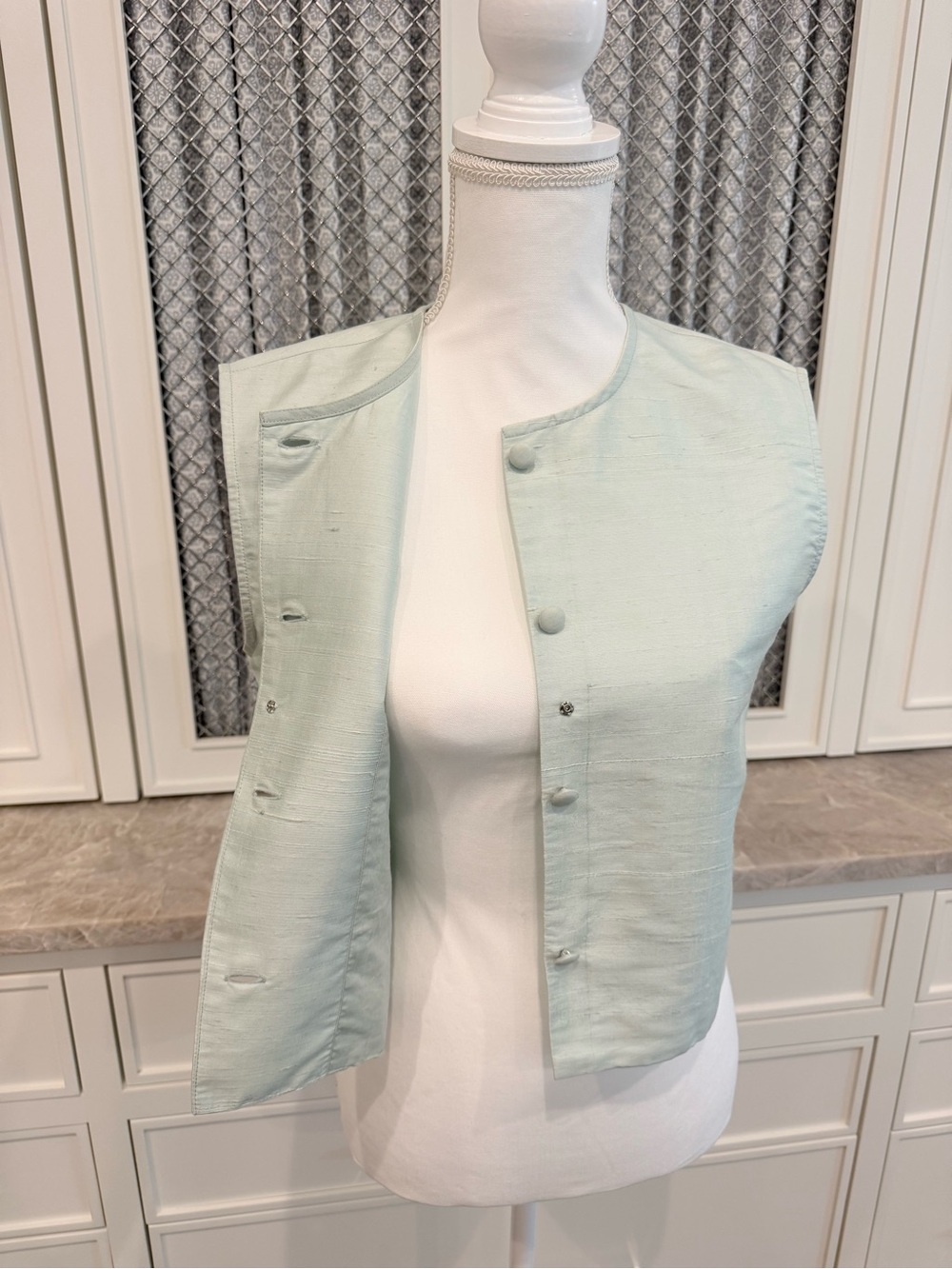Julia Amory 100% linen Blair Sleeveless Vest Top in Ice Blue- size medium - Picture 6 of 7
